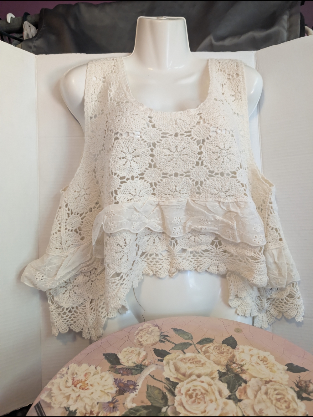 CCO !NEW! POL Cream Crochet Lace Tank with Scalloped Hem (Only 2 Left! ) - Picture 12 of 16